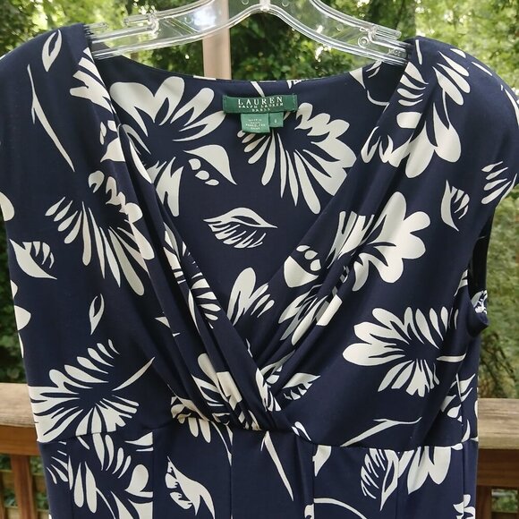 Navy Surplice Neckline White Tropical Floral Design Figure Flattering Dress Sz8 - Picture 3 of 7